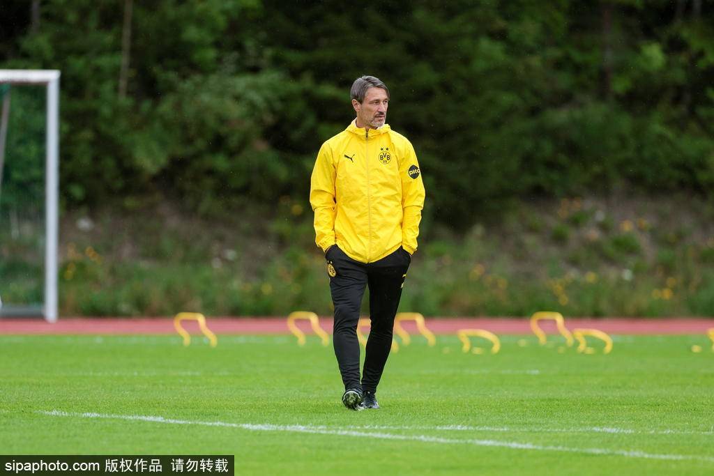 向我们表达, 传闻, 俱乐部市场 向我们表达, 传闻, 俱乐部市场