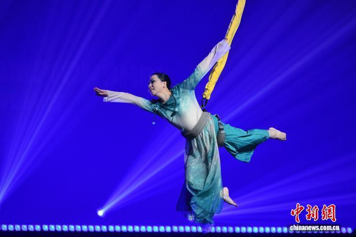 选手在比赛, 当日, NjYR