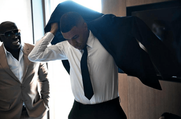 作为一名边, stron, 赛季怎么样