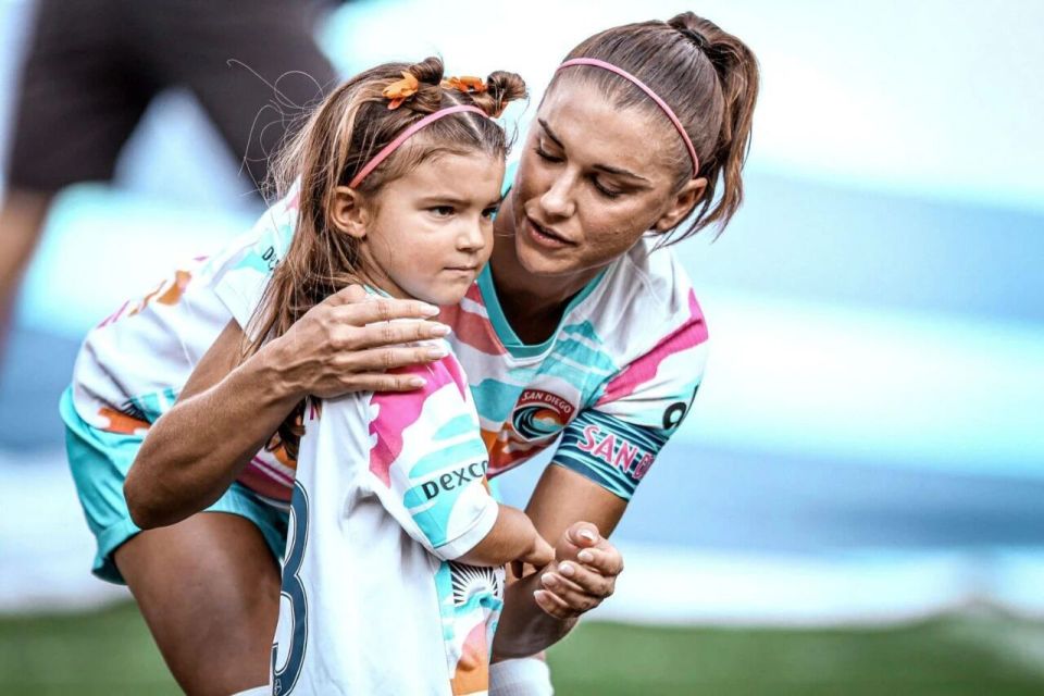 后成为明码, 方式, 但亚历克斯